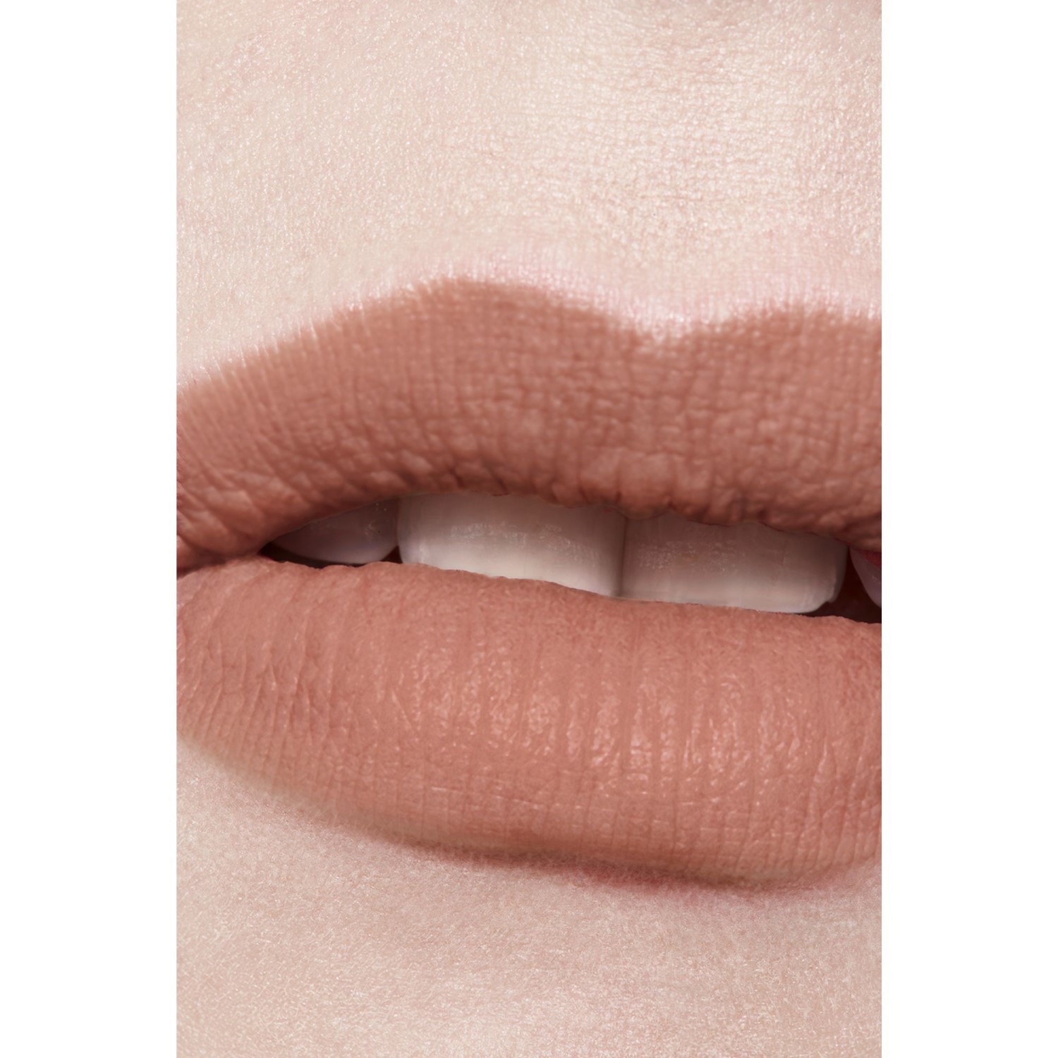 LA BARRA DE LABIOS LÍQUIDA MATE INTENSA DE LARGA DURACIÓN